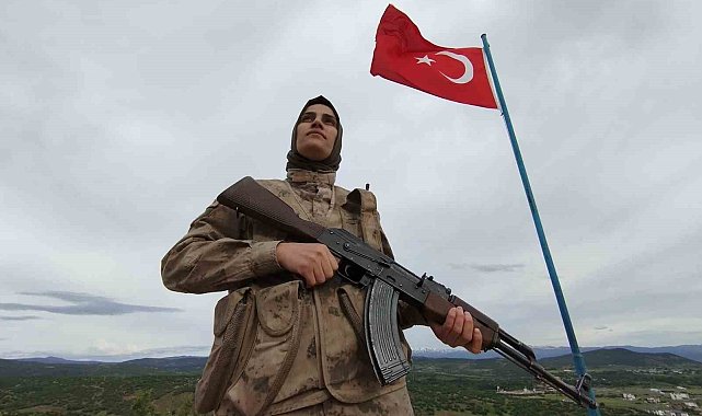 Gündüz evde anne, akşam vatan nöbetinde
