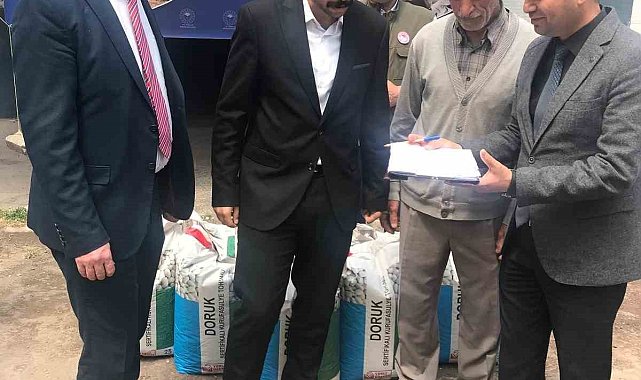 Güroymak'ta 23 çiftçiye kuru fasulye tohumu dağıtıldı