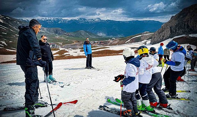 Hakkari'de mayıs ayında kayak yarışması düzenlendi