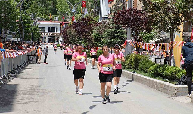 Hakkari'de postacılar yarıştı