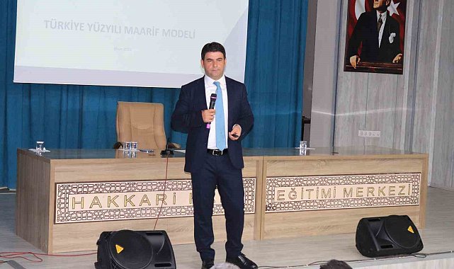 Hakkari'de yeni müfredat taslağı değerlendirildi