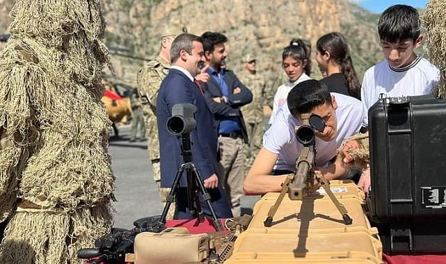 Hakkarili öğrencilere yerli ve milli savunma teknolojisi tanıtıldı
