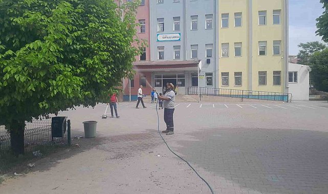 Iğdır'da okul bahçeleri ilaçlanıyor