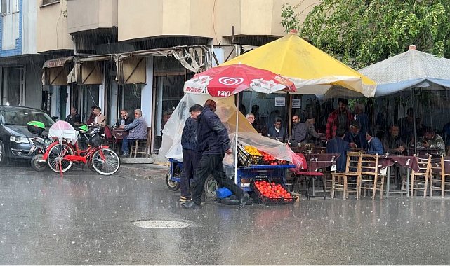 Iğdır'da yağan yağış sonrası vatandaşlar kaçacak yer aradı