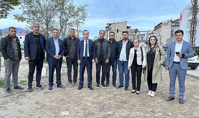 İpekyolu Caddesi'ndeki refüjde peyzaj çalışmalarının bitirilmemesine tepki