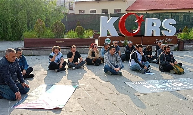 Kars Emek ve Demokrasi Platformu, Filistin için oturma eylemi yaptı 