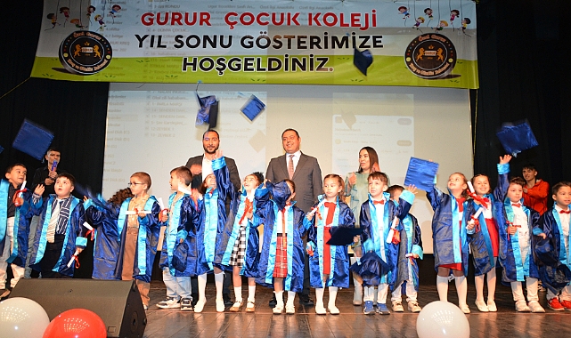 Kars'ta miniklerden yıl sonu gösterisi