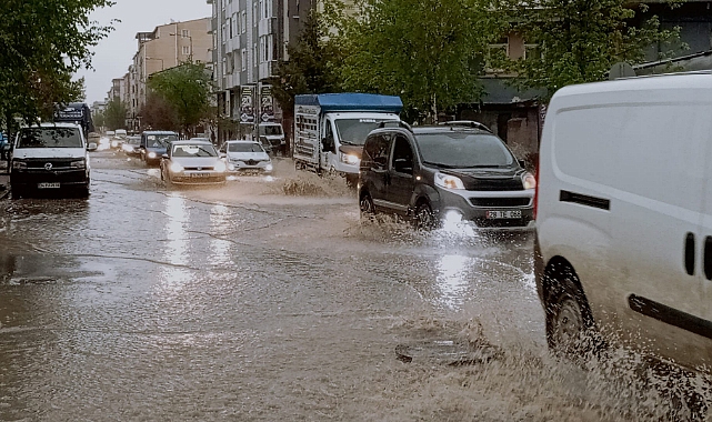 Kars’ta sağanak yağış gün boyu devam edecek
