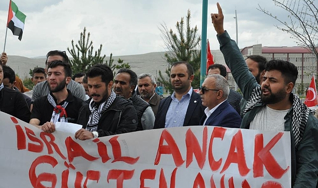 Kars'ta üniversite öğrencileri İsrail zulmüne karşı eylem başlattı