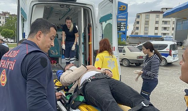 Kazada otomobile sıkışan sürücüyü itfaiye kurtardı
