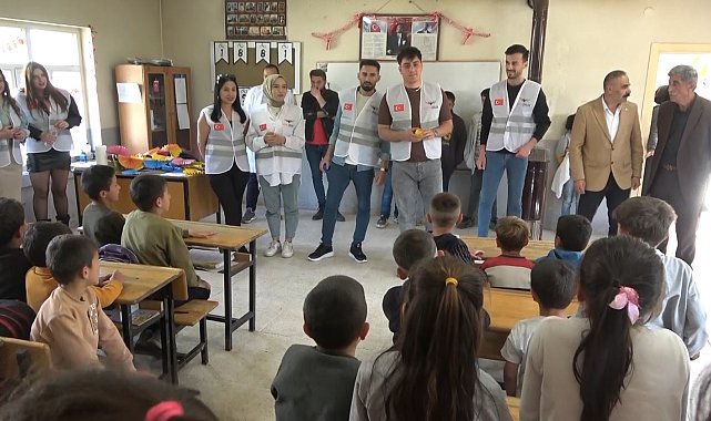 Köy çocukları tabletle tanıştı