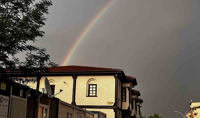 Malatya'da yağmur sonrası çıkan gökkuşağı görenleri mest etti