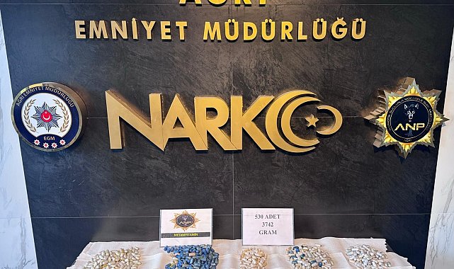 Midelerinden 3 kilo 742 gram uyuşturucu çıktı