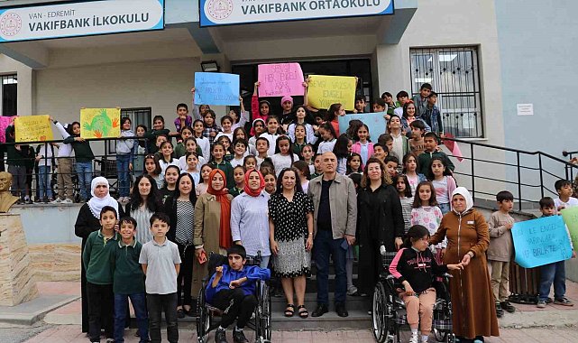 Minik öğrencilerden engellilere yardım eli