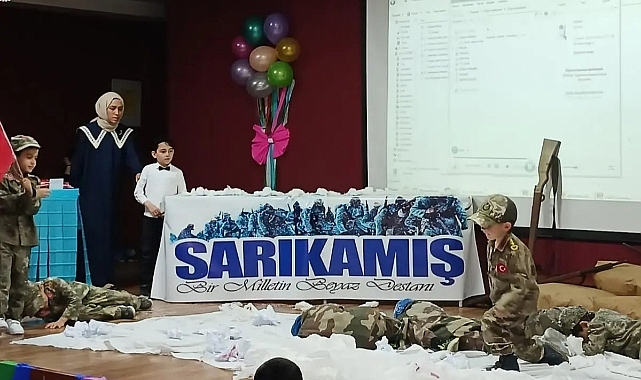 Miniklerin gösterisi büyük alkış aldı