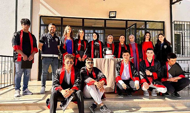 Öğrenciler mezuniyet programına polisleri de davet etti