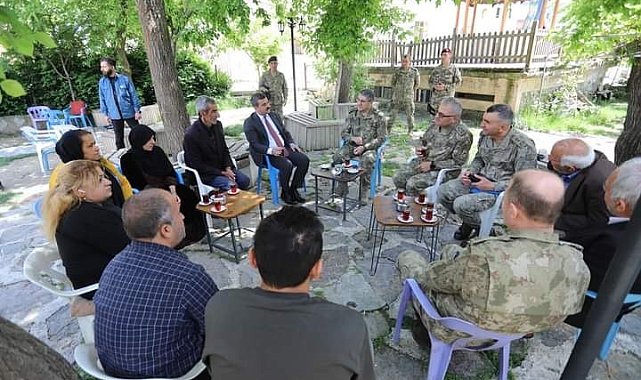 Orgeneral Bayraktaroğlu Çukurca'yı ziyaret etti