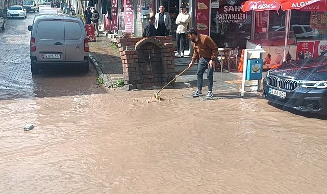 Özalp'te sağanak ve dolu yağışı