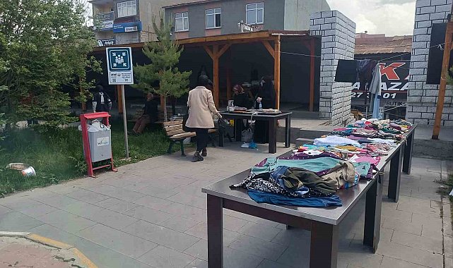 Özalp'te yetim ve kimsesizler yararına yardım kampanyası düzenlendi