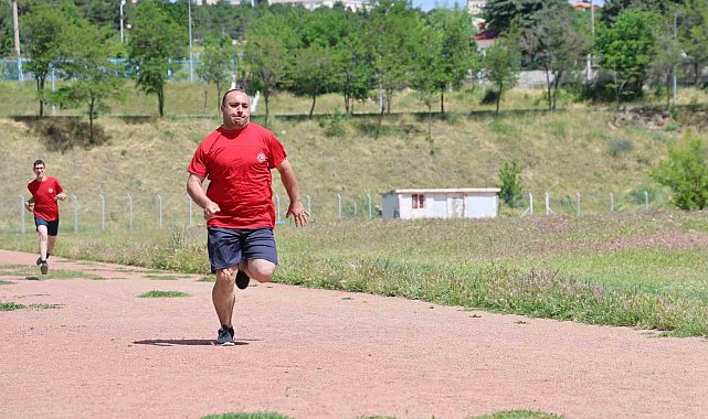 Özel sporcular atletizm yarışmasında ter döktü
