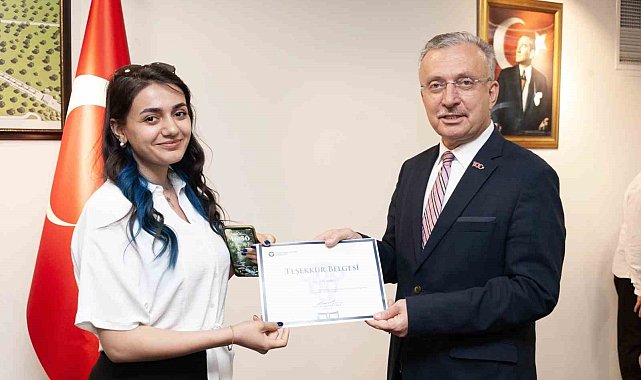 Rektör Levent, KAP kapsamında emeği geçenlere teşekkür belgesi takdim etti