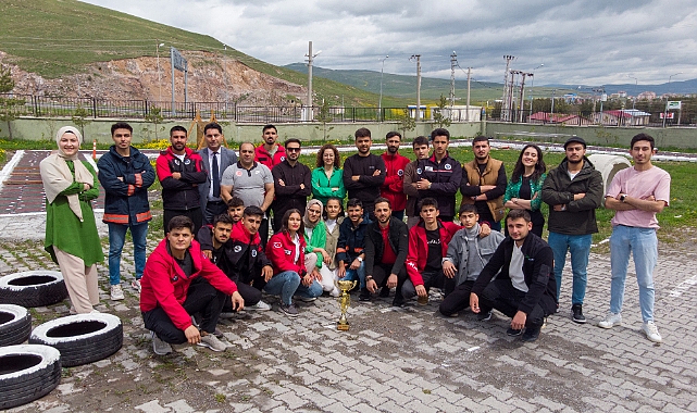 Şampiyon öğrenciler Göle'de davul zurnayla karşılandı