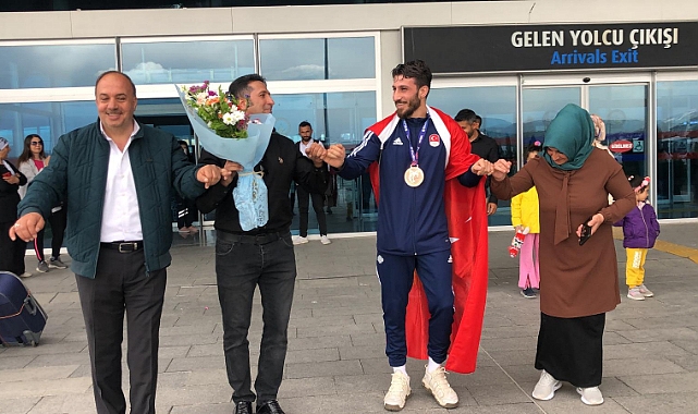 Şampiyon Tuğrulhan Erdemir'i coşkulu karşılama