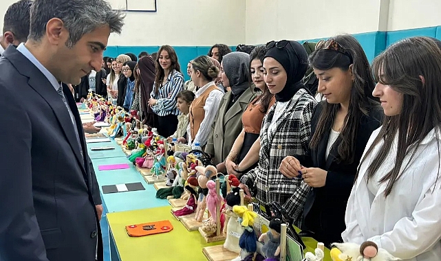 Sarıkamış'ta Amigurumi bebekler sergilendi