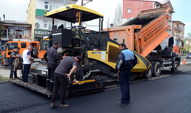Sarıkamış'ta kışın bozulan yollar yeniden asfaltlanıyor