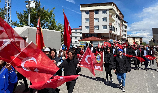 Selim'de coşkulu gençlik yürüyüşü