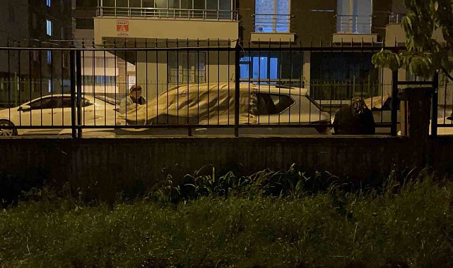 Tatvan'da 10 dakikalık sağanak yolları dereye çevirdi