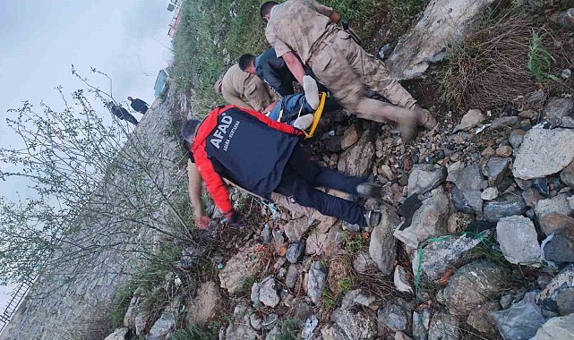 Tatvan'da minibüs şarampole yuvarlandı: 1 ölü, 11 yaralı