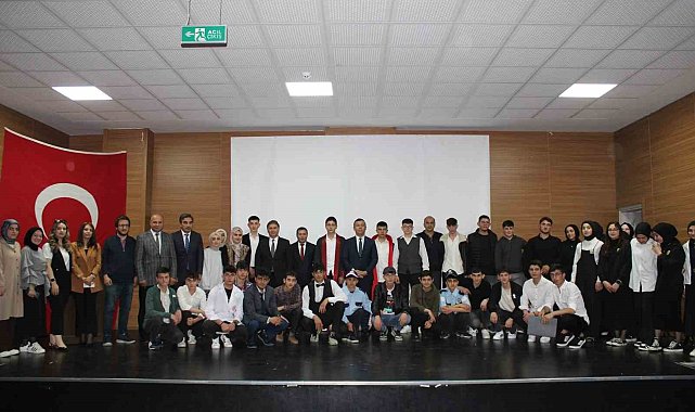 Tortum'da Karakoç ve Kısakürek anıldı