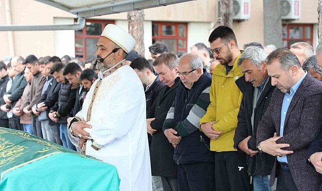 Trafik kazasında hayatını kaybeden genç son yolculuğuna uğurlandı