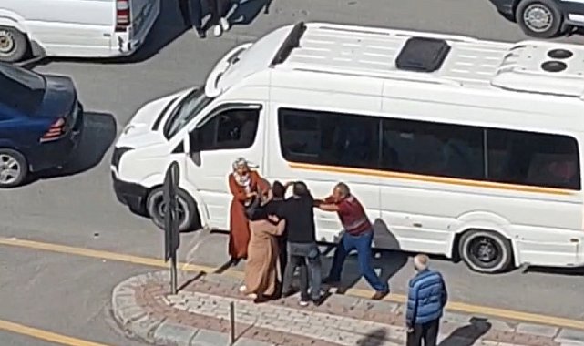 Trafikte yol verme kavgası dakikalarca sürdü