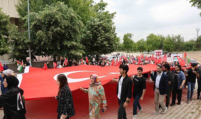 Üniversite öğrencileri Filistin için yürüdü