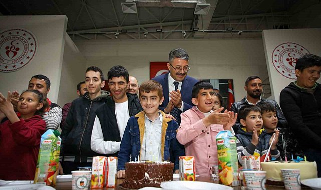 Vali Çelik 'Biz Birlikte Varız' etkinliğine katıldı