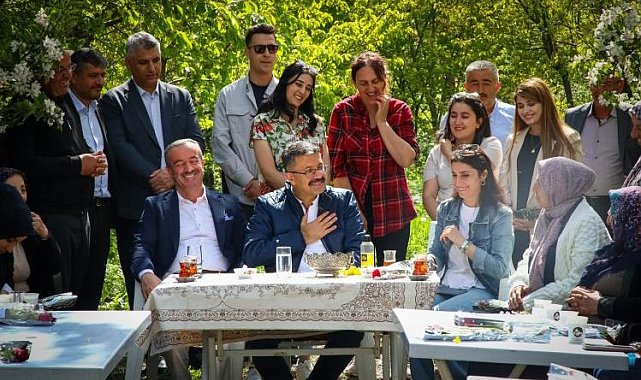 Vali Çelik kadınların kurduğu serayı ziyaret etti