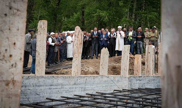 Vali Çelik, Yeşilova Camisi'nin temelini attı