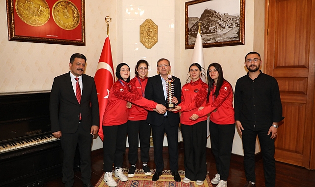 Vali Polat, şampiyon sporcuları kutladı
