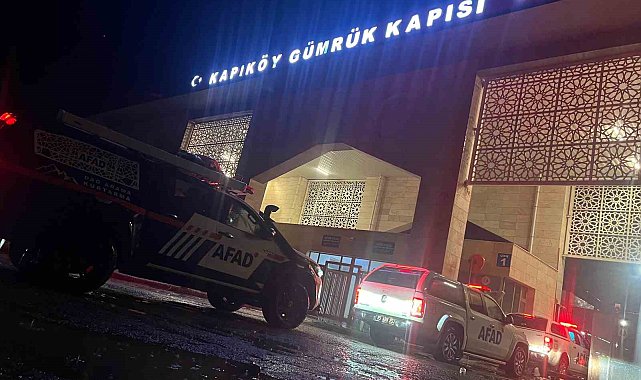 Van AFAD personelleri İran'a intikal için yola çıktı