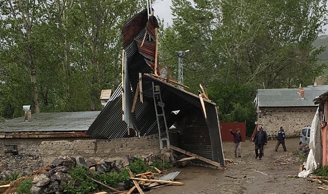 Yağış ve fırtına Erzurum'da etkili oluyor