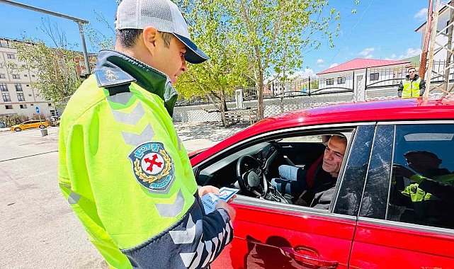 Yüksekova'da sürücüler trafik testinden geçti