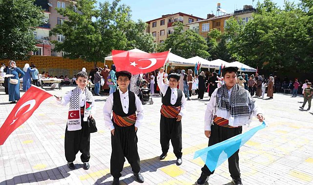 Yüzlerce öğrenci ve veliden anlamlı etkinlik