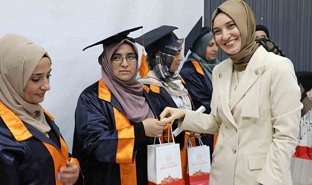 Ağrı'da anneler okuma yazmayı öğrendi, mezuniyet töreniyle kutlandı