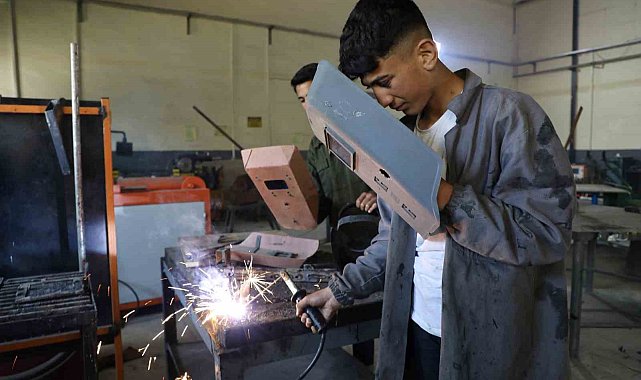 Ağrı'da fabrikaya dönüşen meslek liseleri, 38 milyonluk ciroya ulaştı
