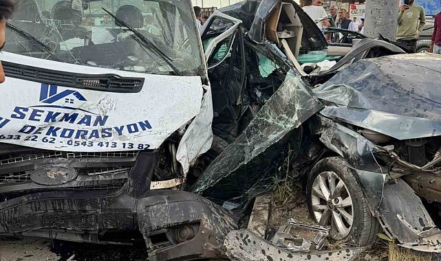 Ağrı'da iki otomobil çarpıştı: 5 yaralı