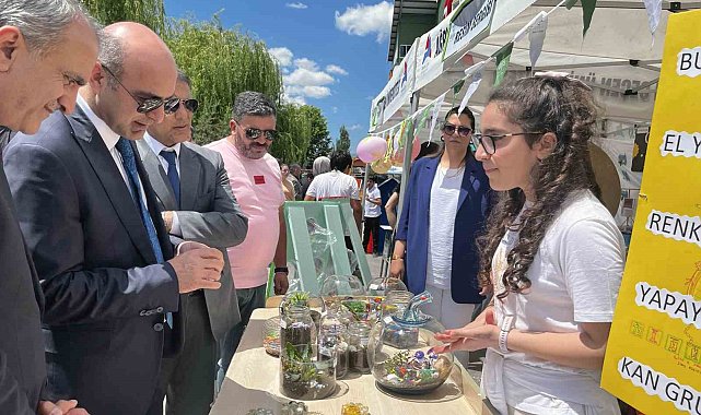 Ağrı'da projelerin sergilendiği "Bilim Şenliği" yoğun ilgi gördü