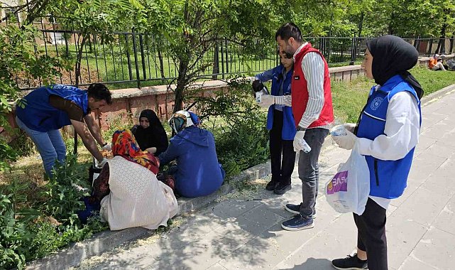 Ağrı'da YKS adaylarına kahvaltı ikramı ve kalem toplama kampanyası