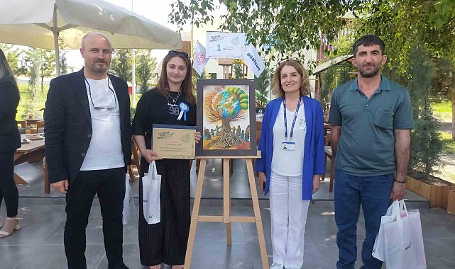 Ağrılı Zeynep Çetin, "Yeşil Geleceğim, Ailem ve Ben" resim yarışmasında Türkiye birincisi oldu